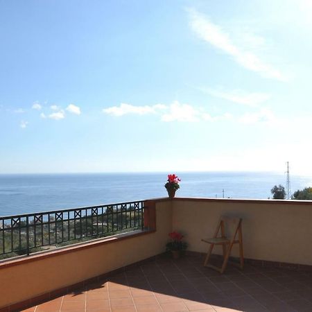 Villa Gemma Di Mare 圣泰雷萨迪里瓦 外观 照片