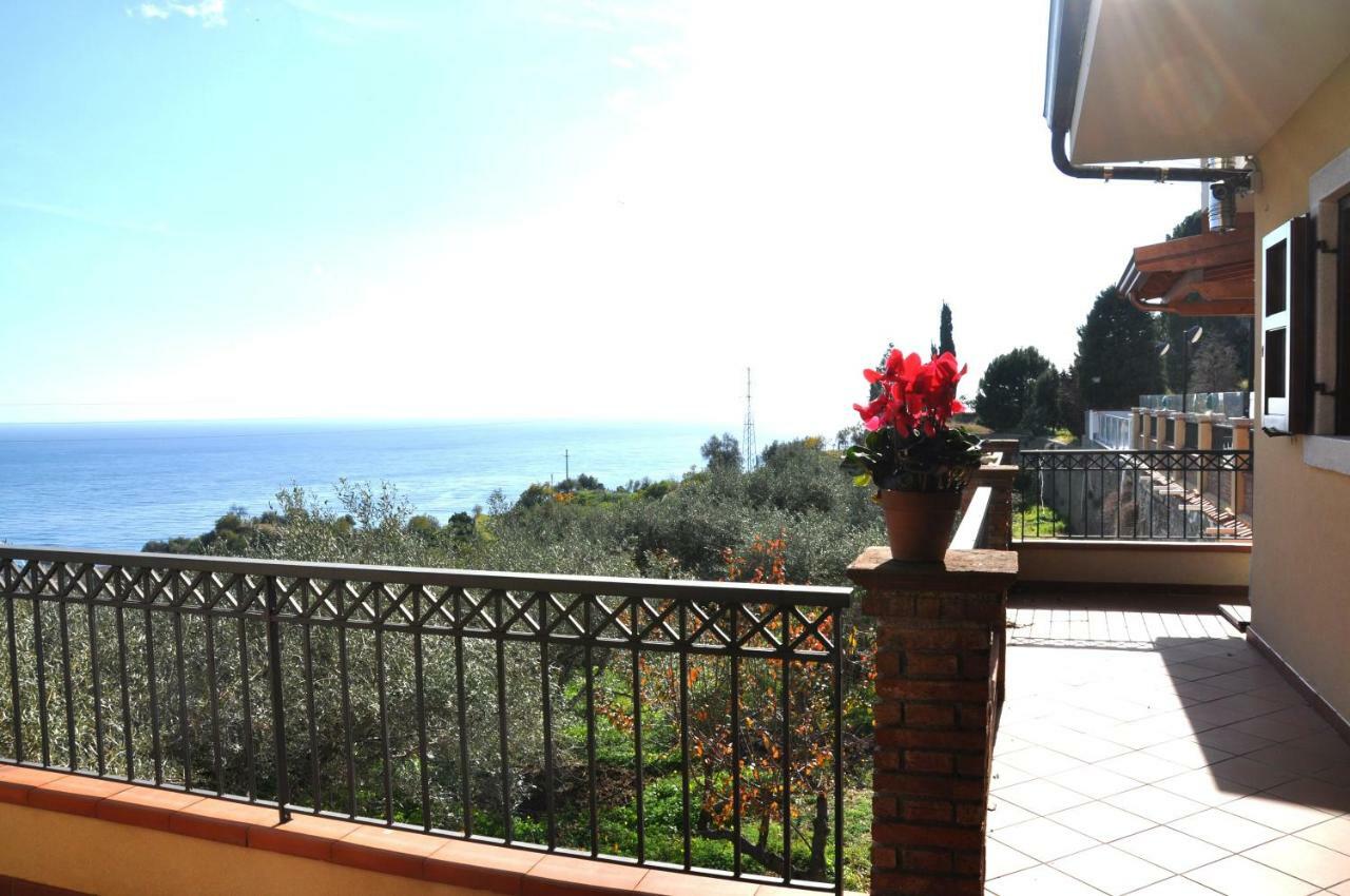 Villa Gemma Di Mare 圣泰雷萨迪里瓦 外观 照片