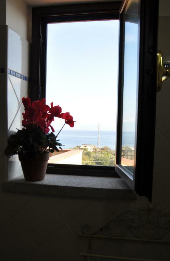 Villa Gemma Di Mare 圣泰雷萨迪里瓦 外观 照片