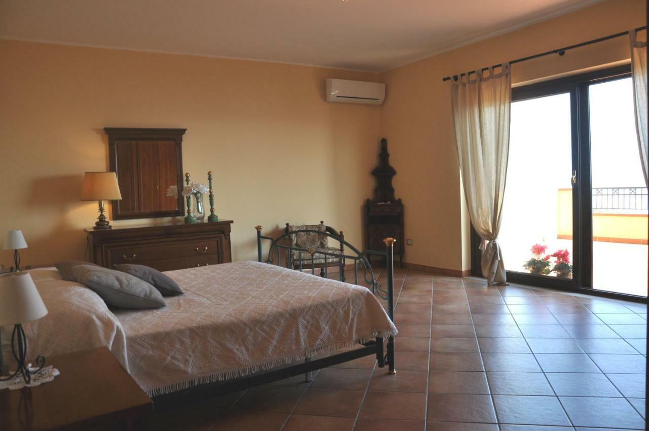Villa Gemma Di Mare 圣泰雷萨迪里瓦 外观 照片