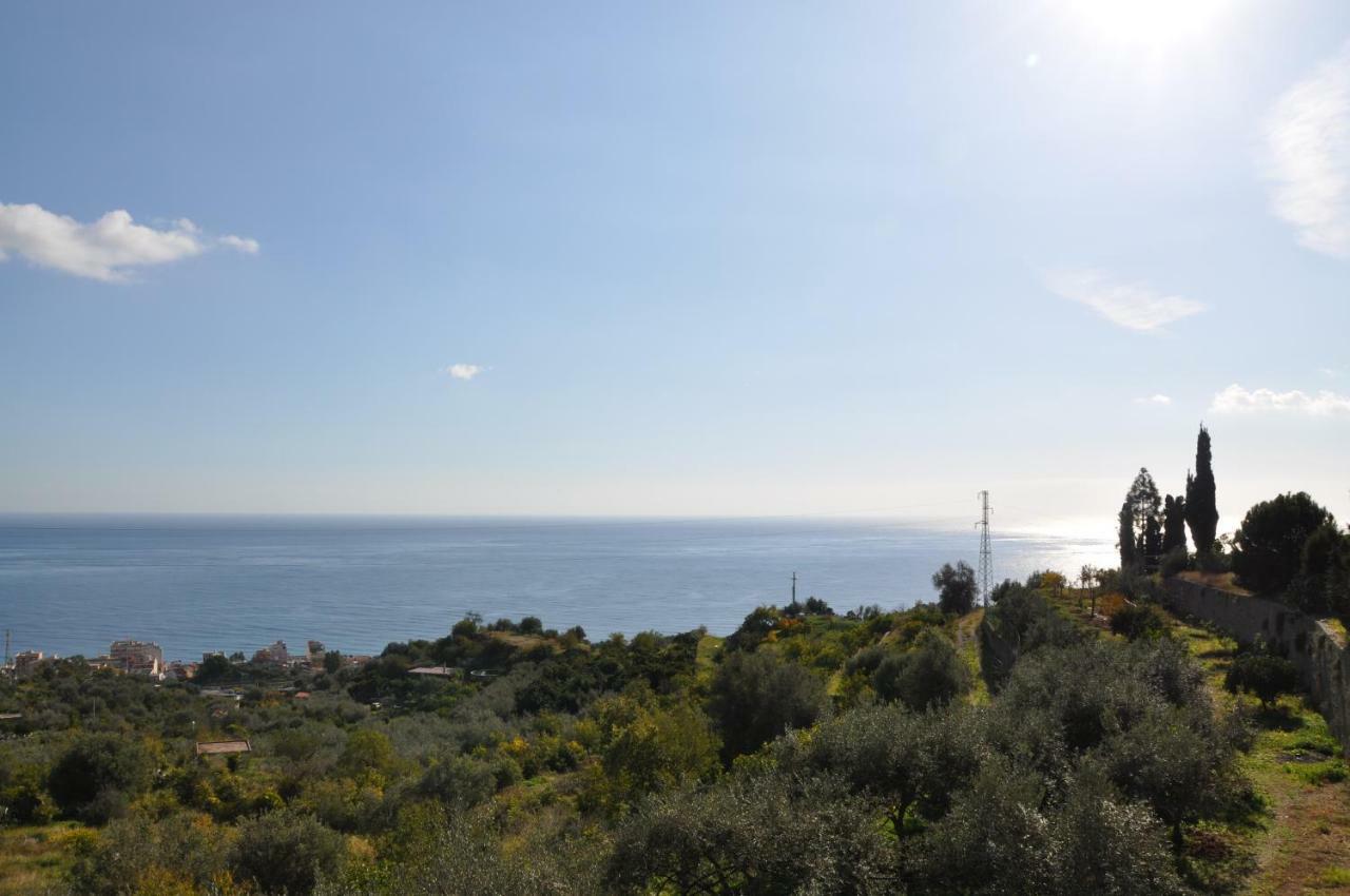 Villa Gemma Di Mare 圣泰雷萨迪里瓦 外观 照片
