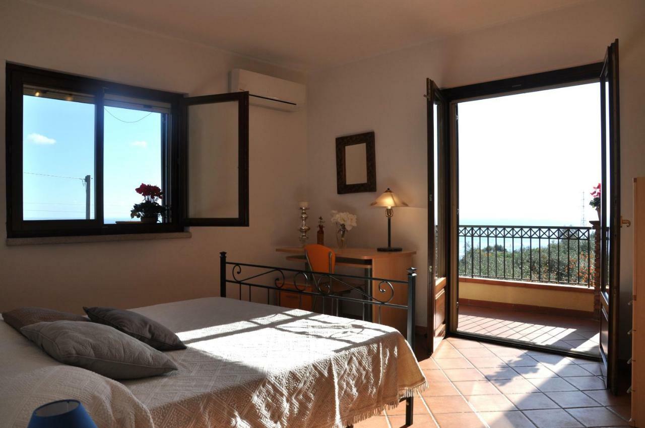 Villa Gemma Di Mare 圣泰雷萨迪里瓦 外观 照片